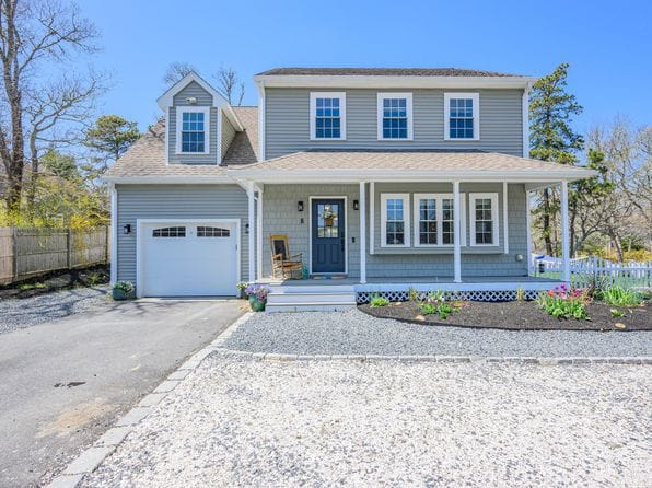 8 Lakeway Lane