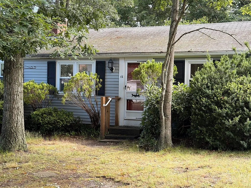 16 Lake Rd