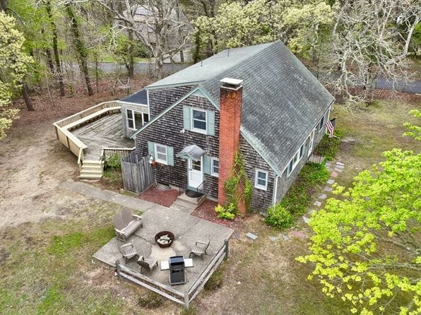 495 School House Rd