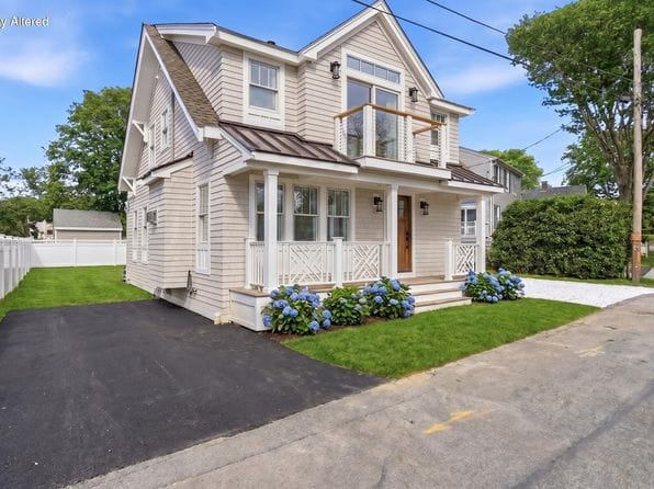10 Vesper Avenue