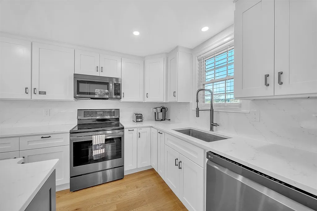 35 Holbrook Ave - Photo 3