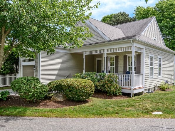 6 Hollyhock Knoll Court