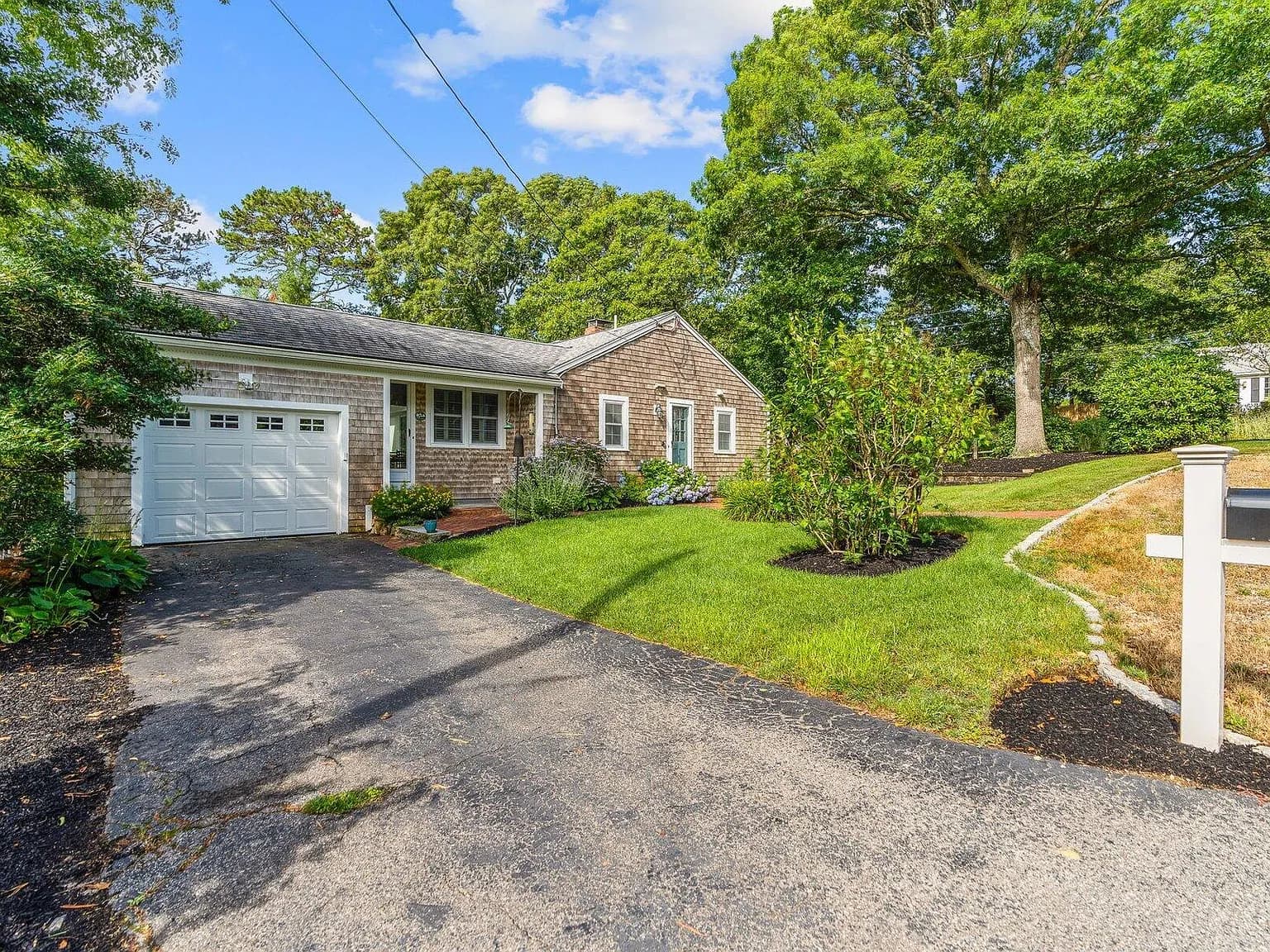 864 W Yarmouth Road - Photo 1