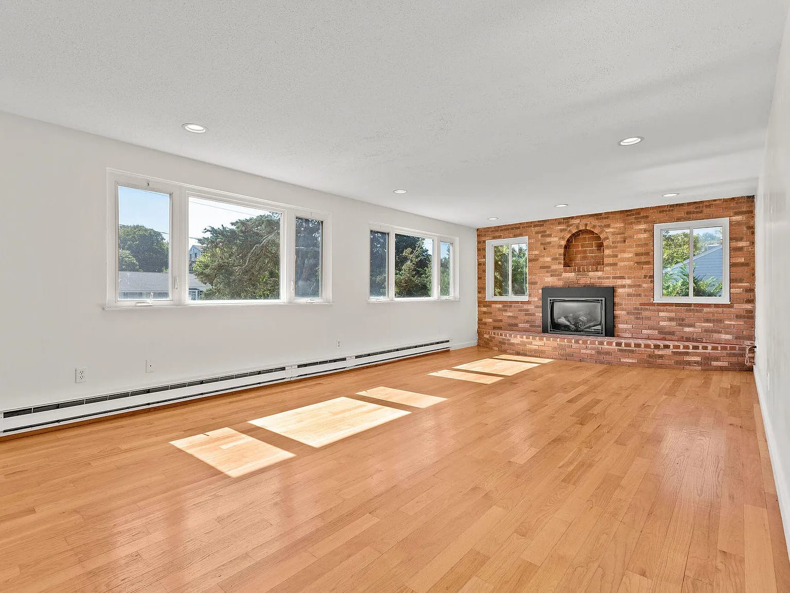 16 Off Conwell Street