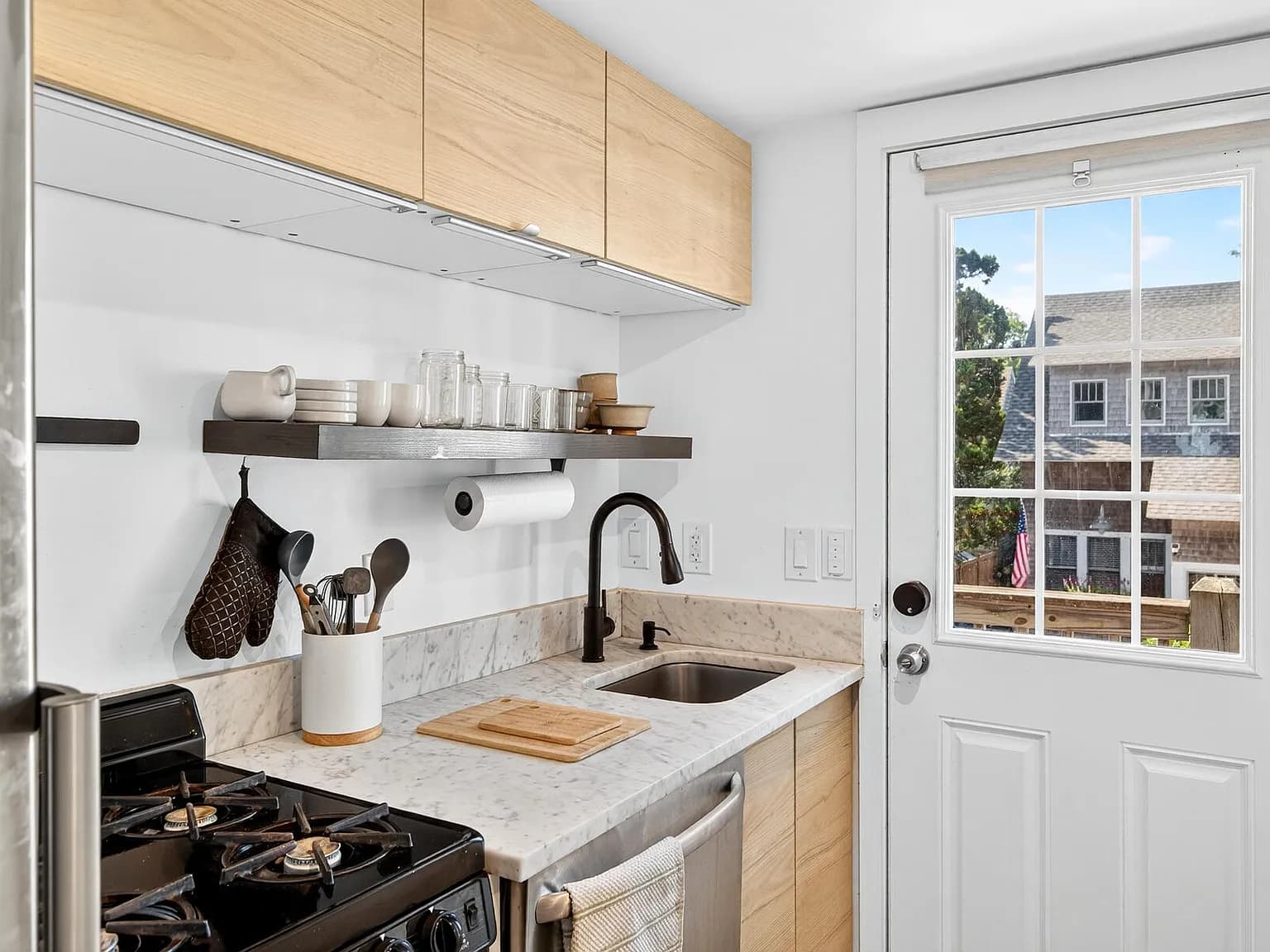 476 Commercial Street Unit 4 - Photo 6