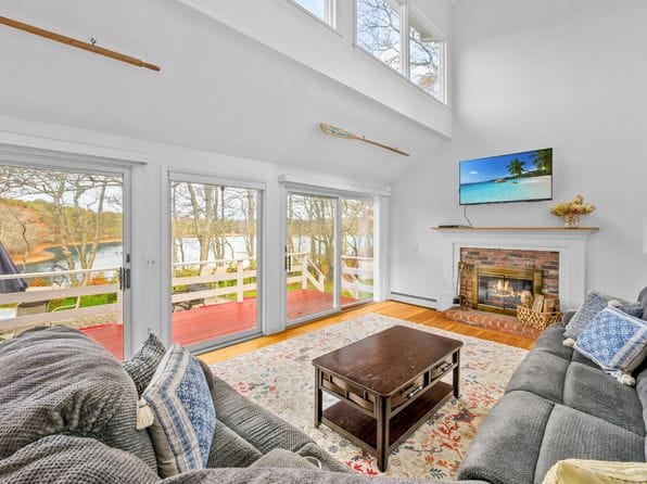 11 Elizabeth Lane