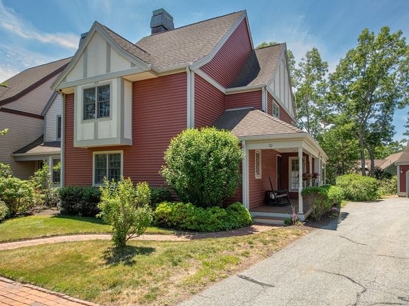 10 Village Green Cir
