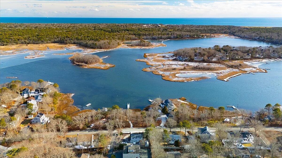 197 Monomoscoy Road - Photo 4