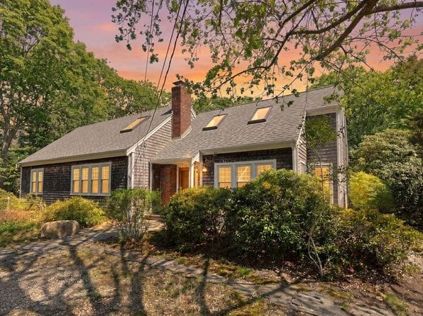 90 Comanche Drive
