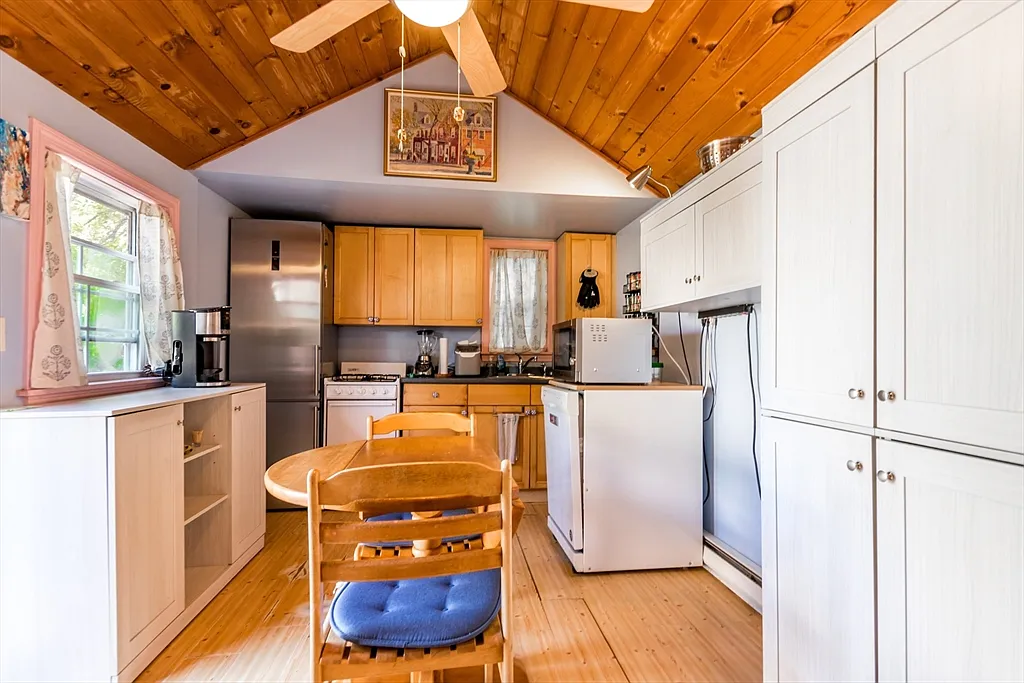 9 Bells Neck Rd APT 5 - Photo 4