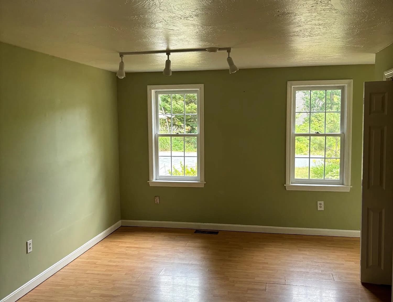 1 Castle Lane - Photo 2