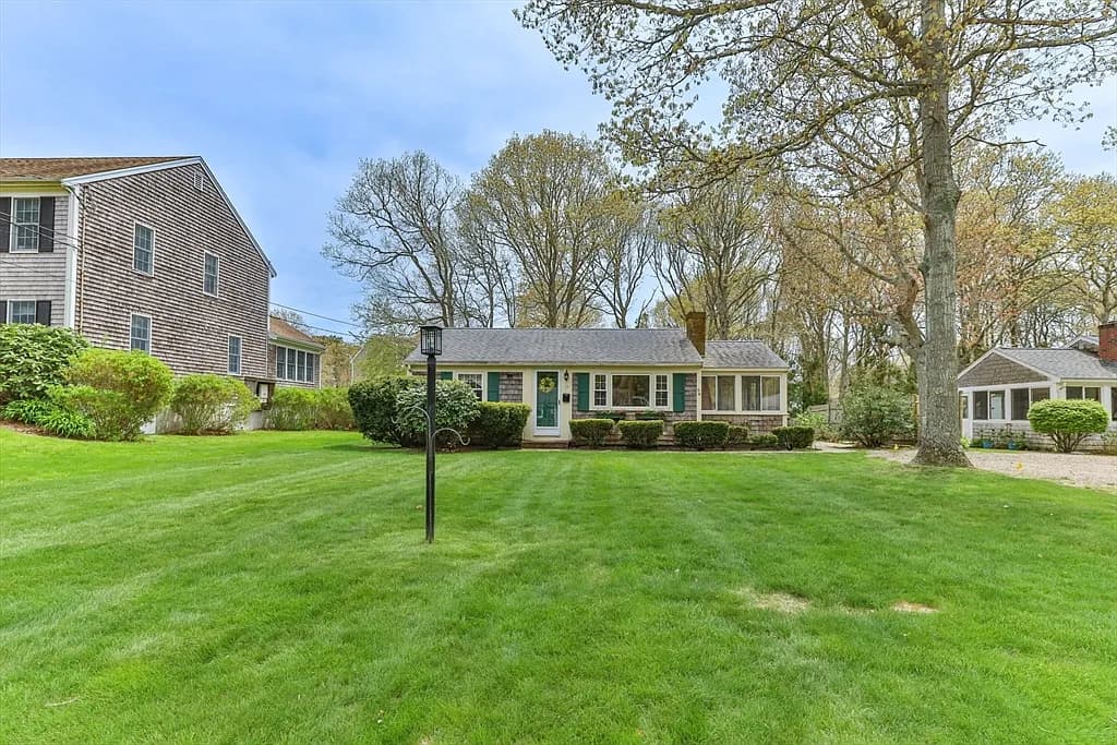 15 Squanto Rd - Photo 1