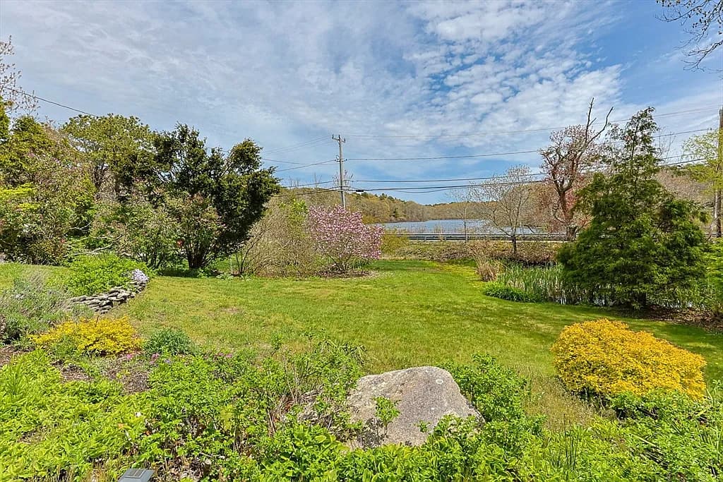 1120 Shore Rd - Photo 5
