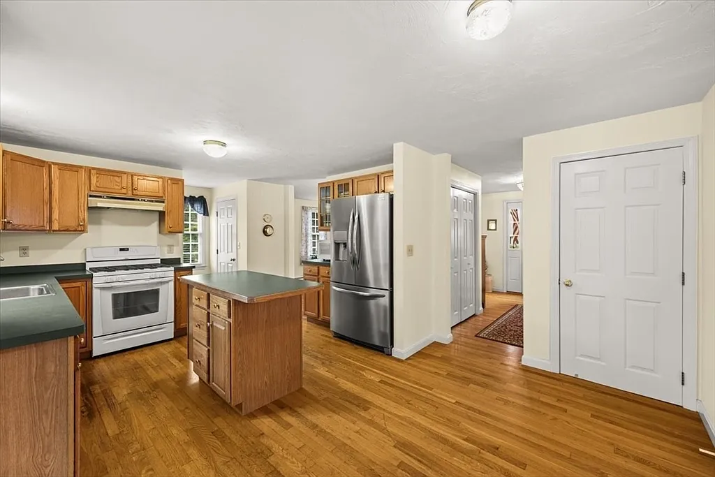 15 Eldridge Street Ext - Photo 6
