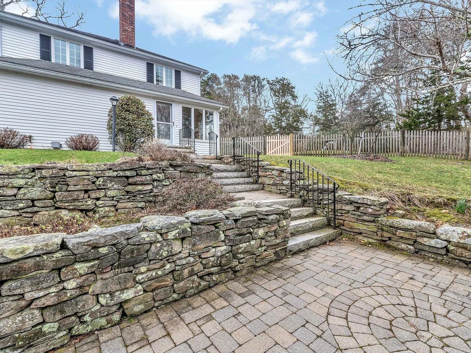 20 Howland Lane - Photo 4