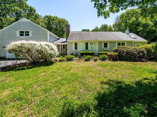1529 Race Ln