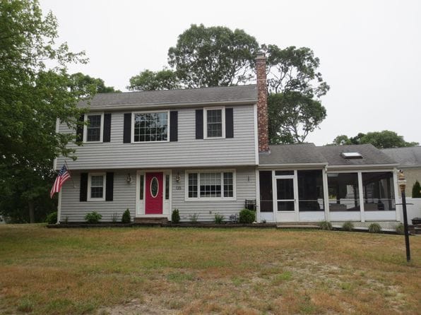 135 Baxter Avenue