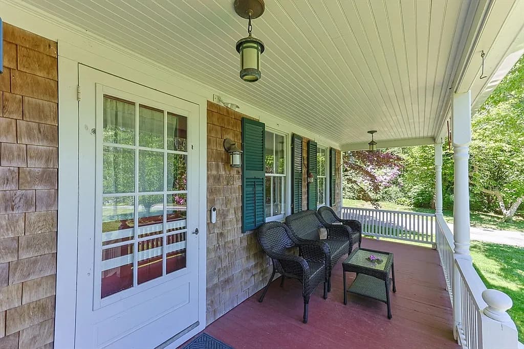 18 Old County Rd - Photo 2