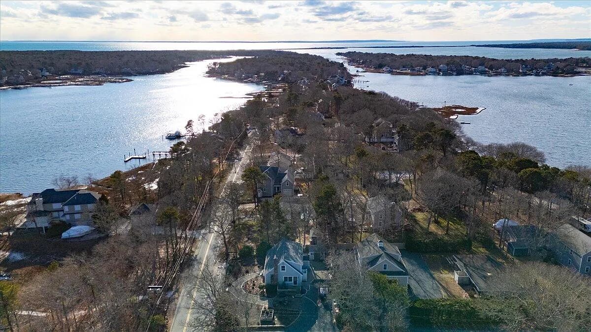 197 Monomoscoy Road - Photo 3