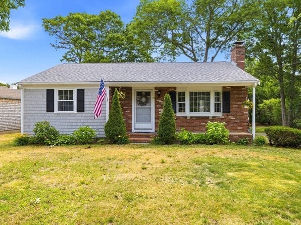 90 Castlewood Cir