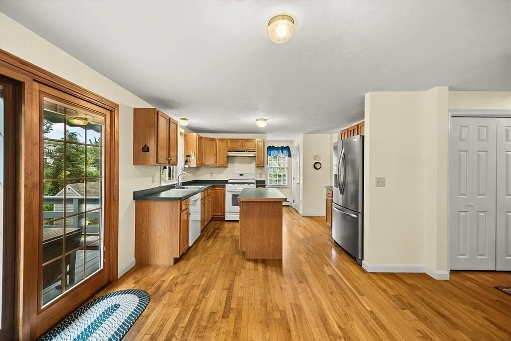 15 Eldridge Street Ext - Photo 5