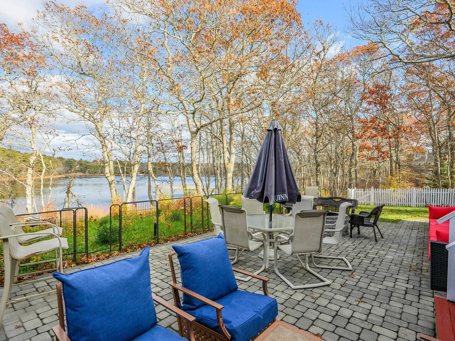 11 Elizabeth Lane - Photo 2