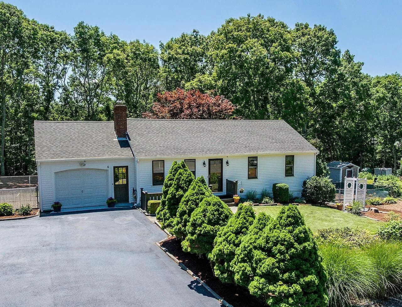 6 Emerald Way