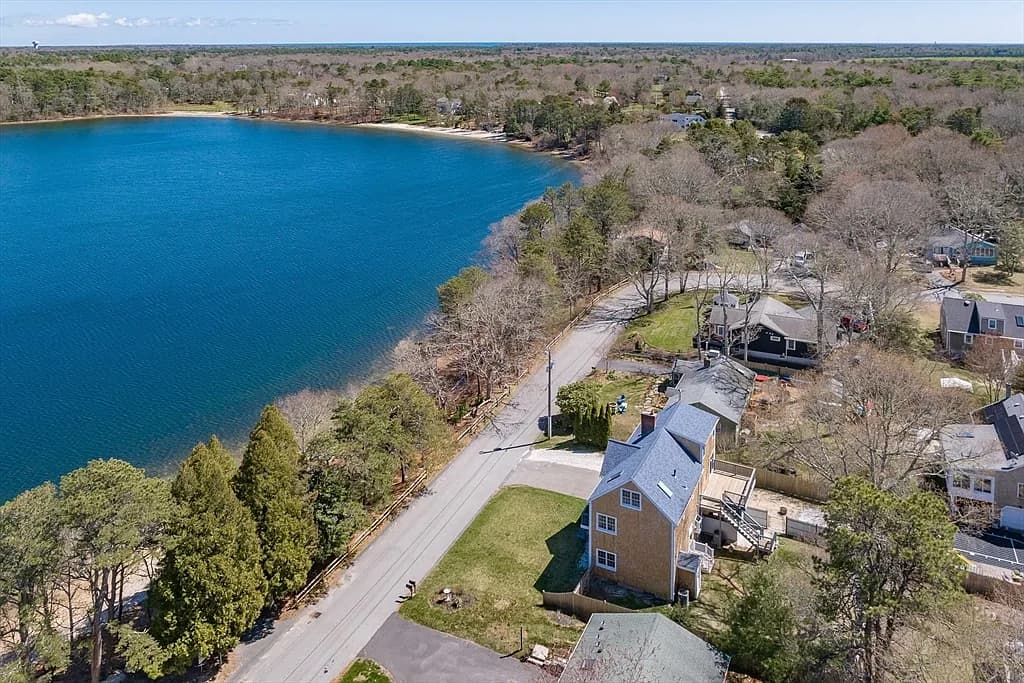 251 Lakeside Dr - Photo 2