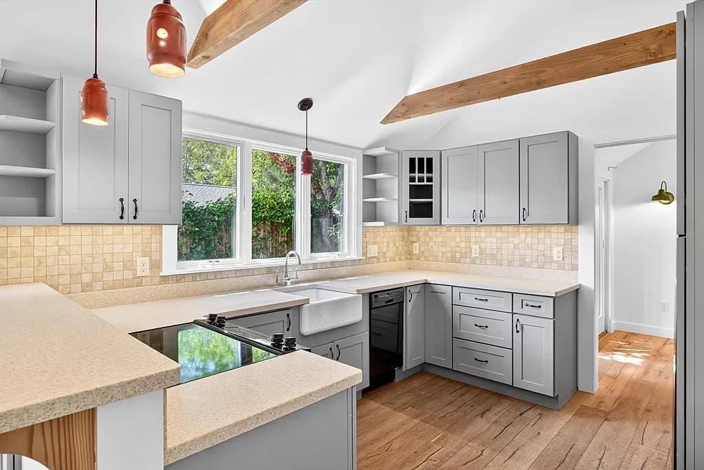 290-290A Bradford St - Photo 4