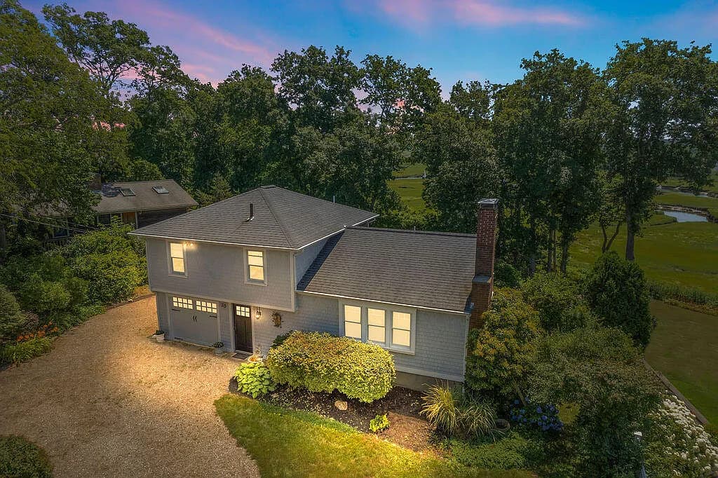 20 Burg Avenue - Photo 2