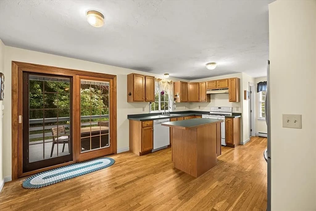 15 Eldridge Street Ext - Photo 4