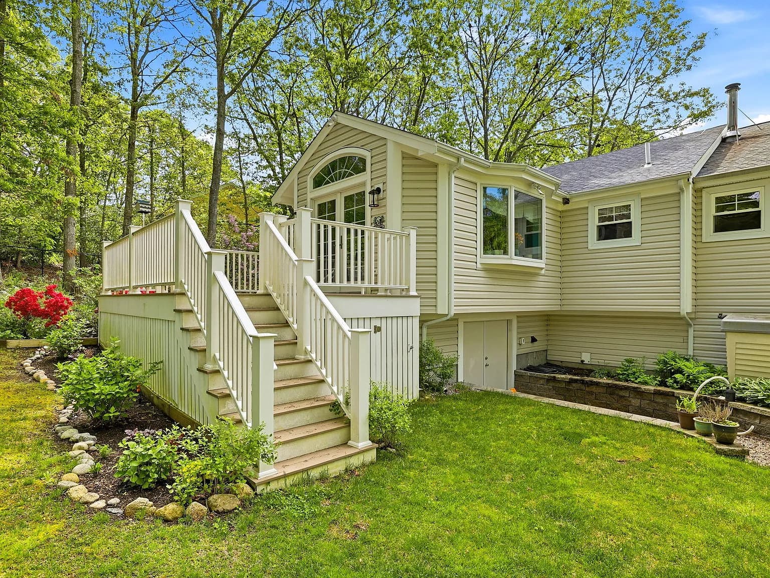 17 Briggs Avenue - Photo 2