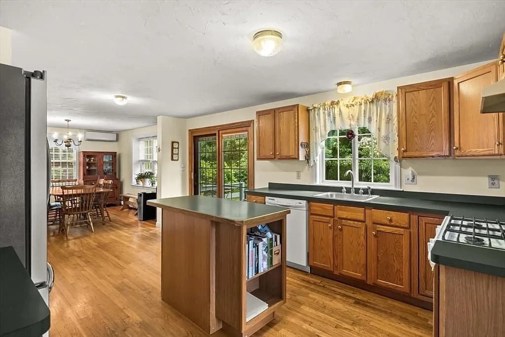 15 Eldridge Street Ext - Photo 3