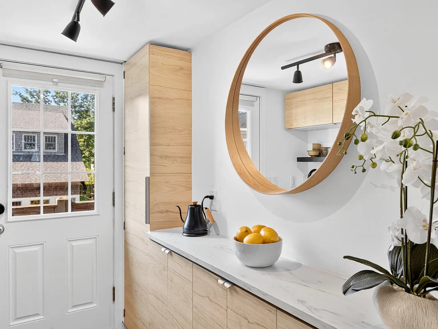 476 Commercial Street Unit 4 - Photo 4