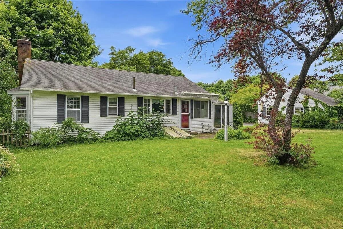 127 Pine Avenue - Photo 1