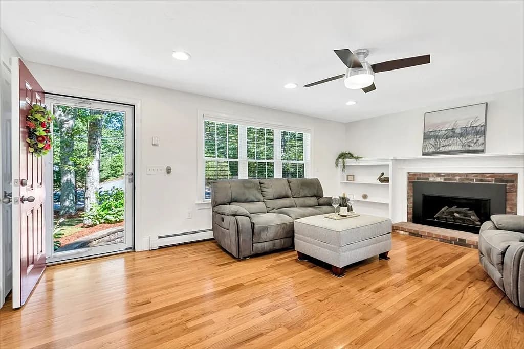 135 Scudder Ave - Photo 3