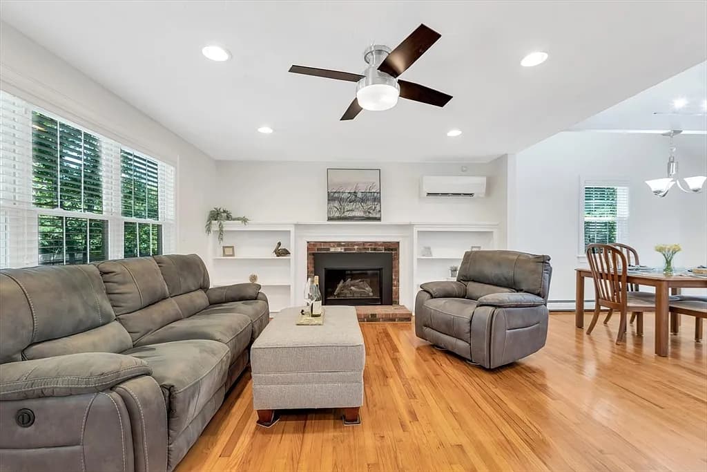 135 Scudder Ave - Photo 2