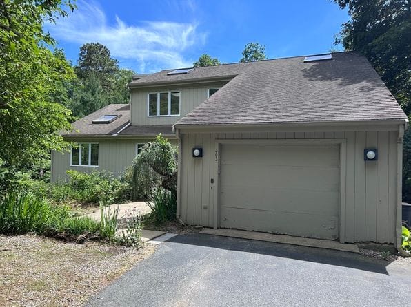 303 Turtleback Rd