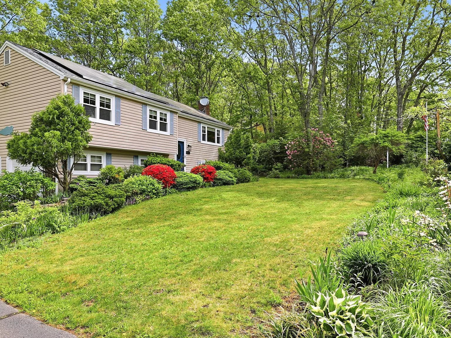 17 Briggs Avenue - Photo 1