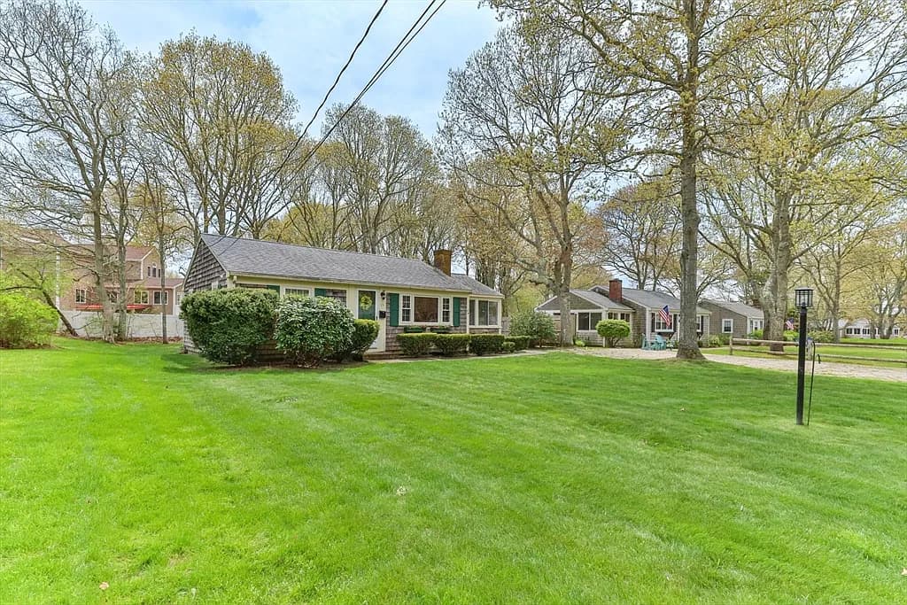 15 Squanto Rd - Photo 2