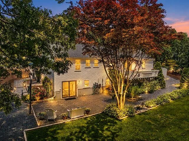 6 Emerald Way - Photo 2