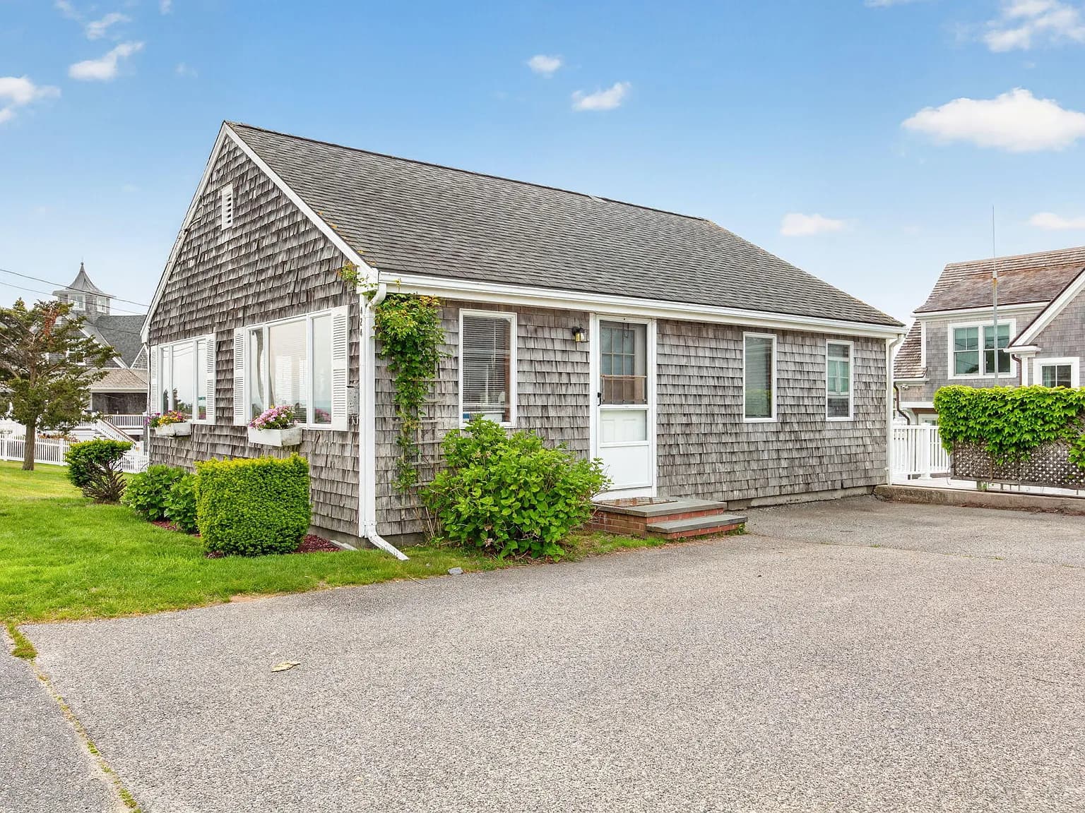 424 Grand Avenue - Photo 1