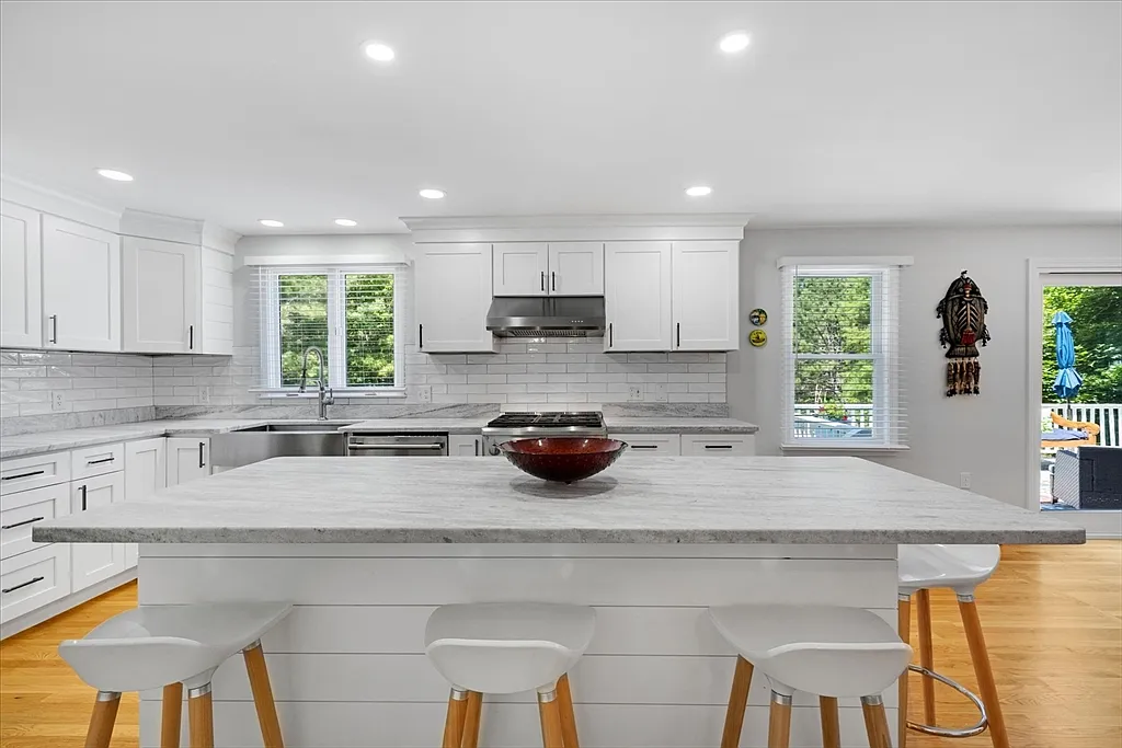 139 Fuller Rd - Photo 4